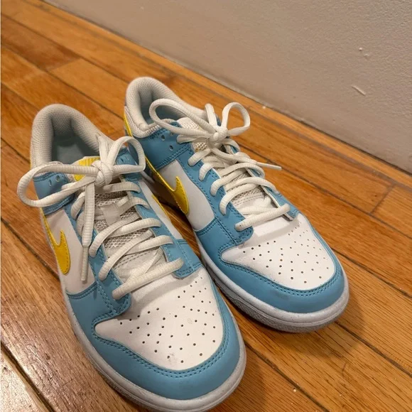 Nike Sneakers in Blue and Yellow - Picture 3 of 5